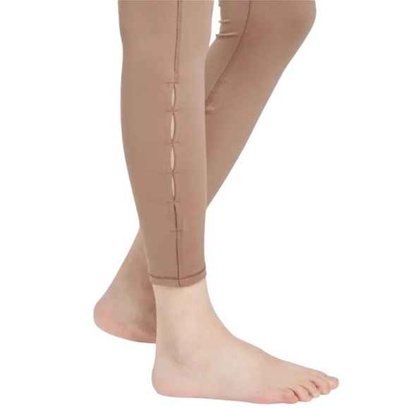 All in Motion Women’s Leggings, Color Taupe, Size Medium 7/8, NWT - Picture 2 of 7